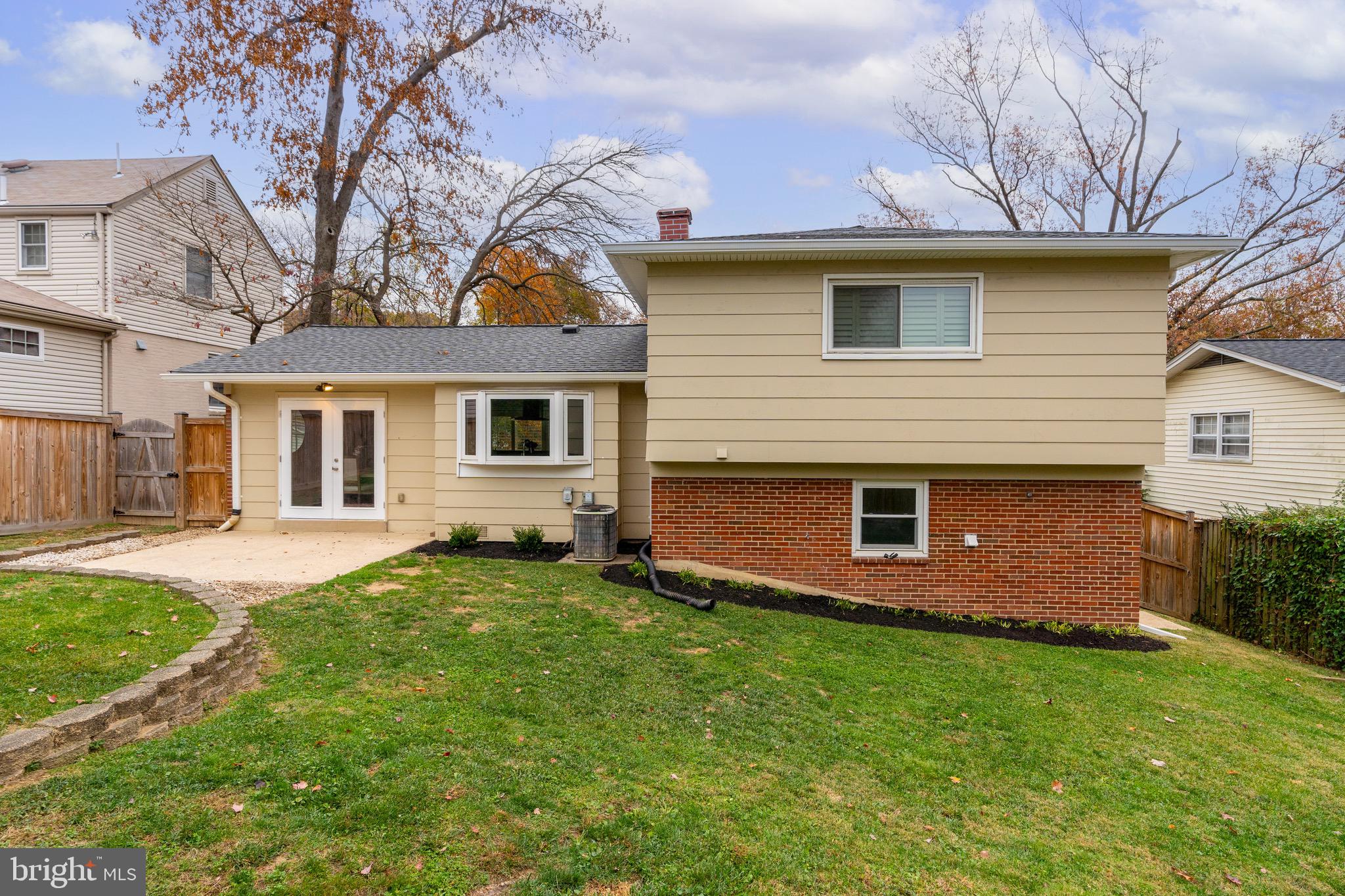 9712 Nassau LANE