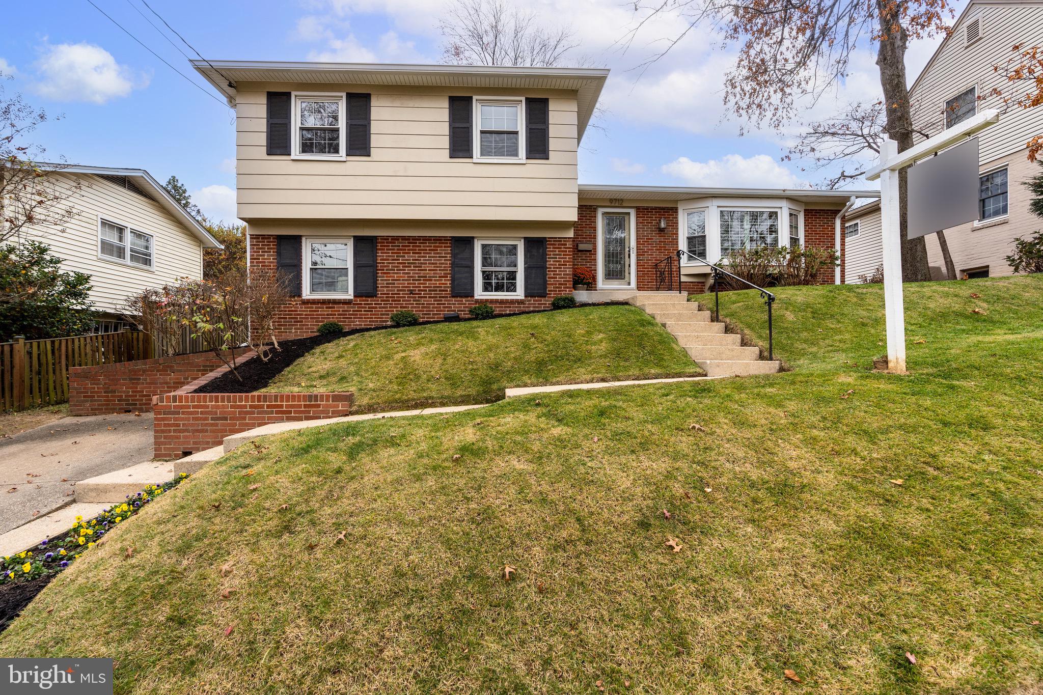 9712 Nassau LANE
