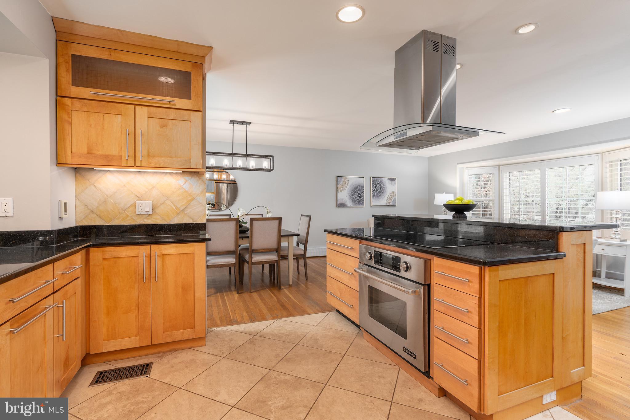 9712 Nassau LANE