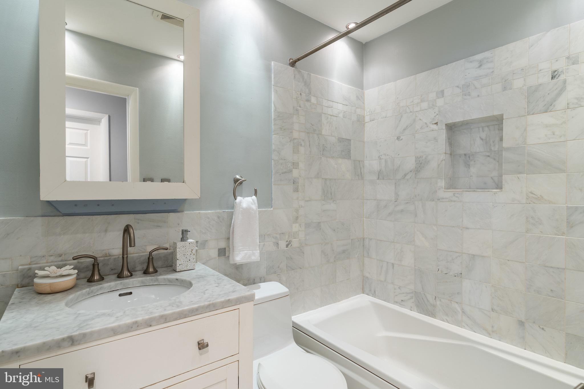 9712 Nassau LANE