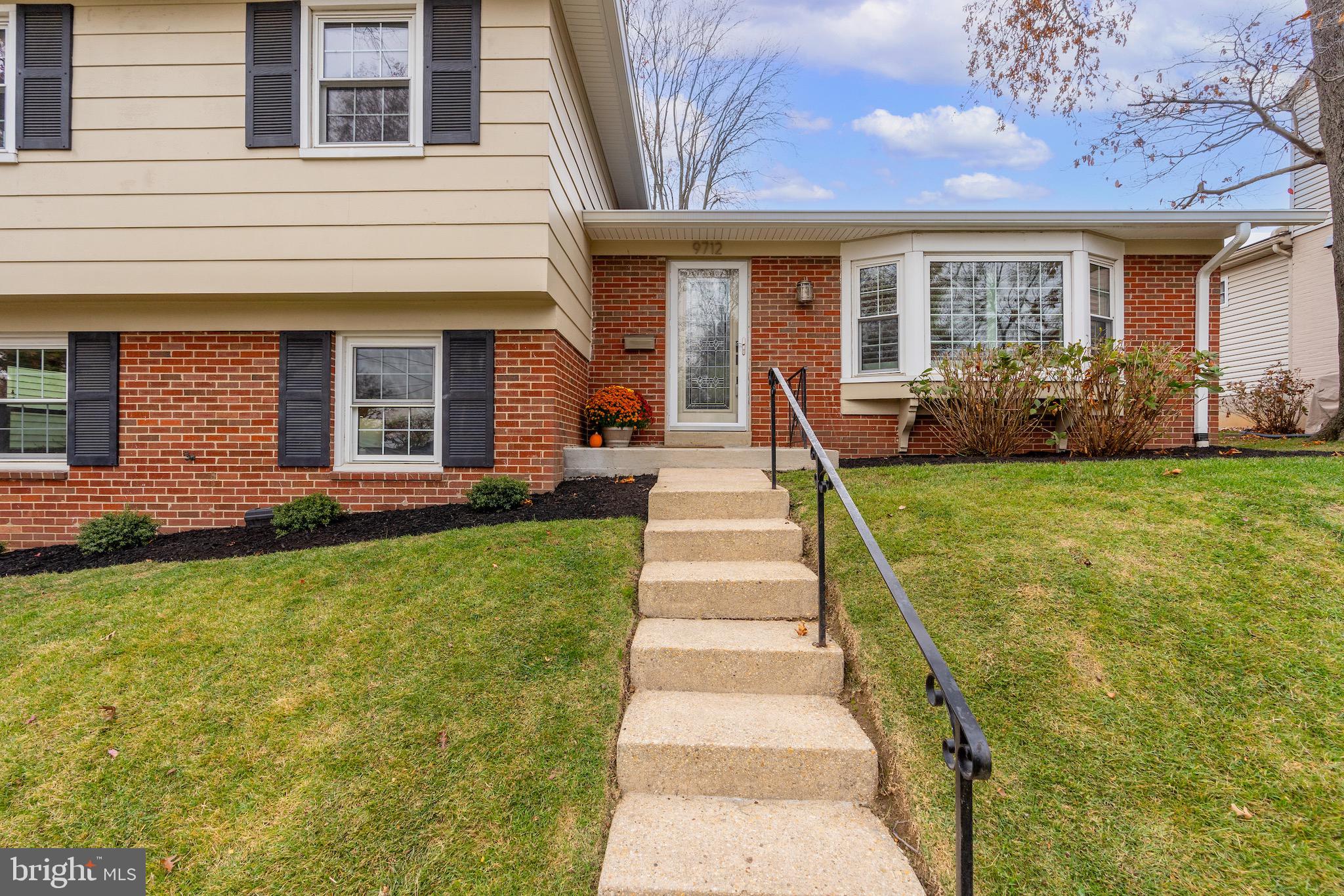 9712 Nassau LANE