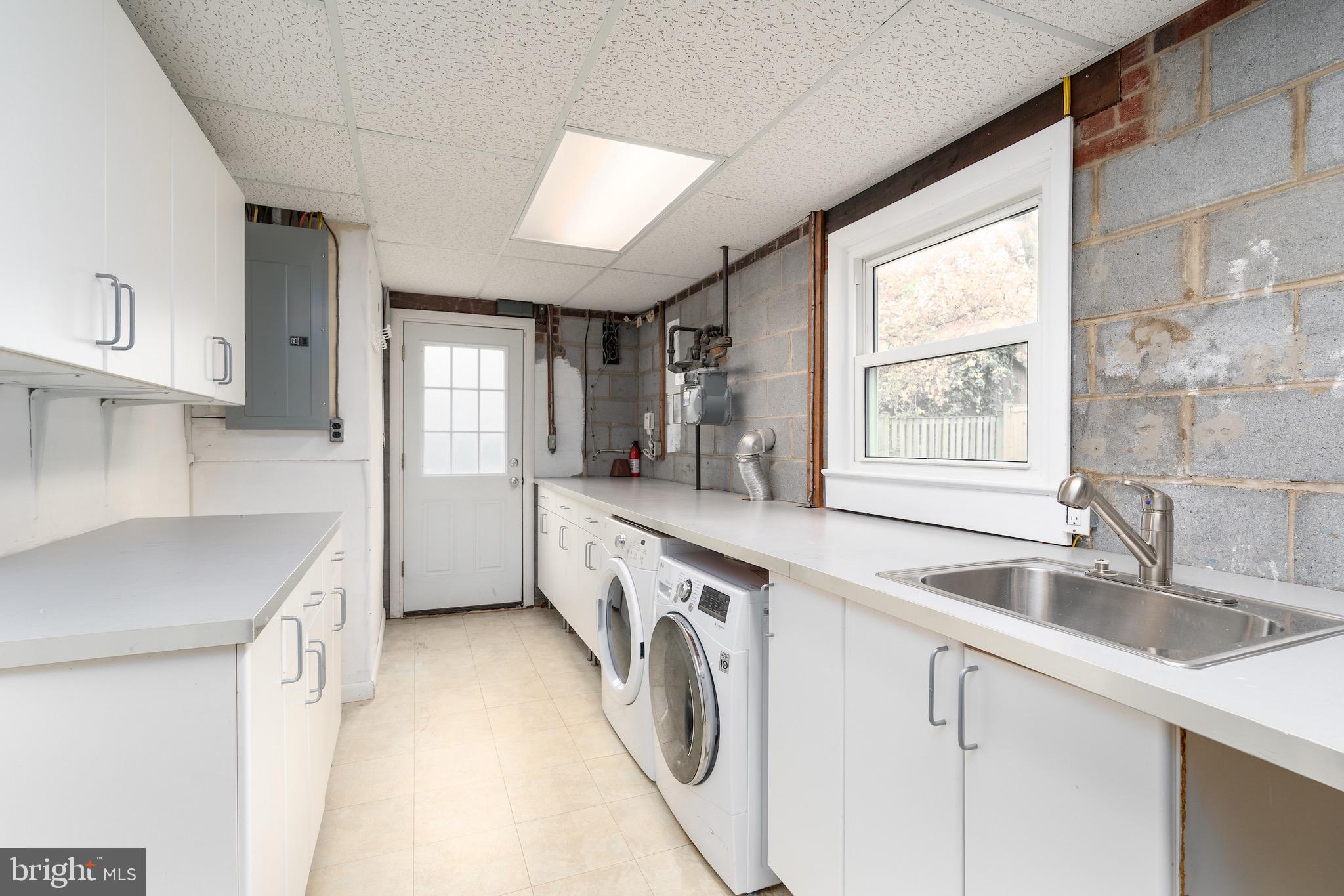 9712 Nassau LANE