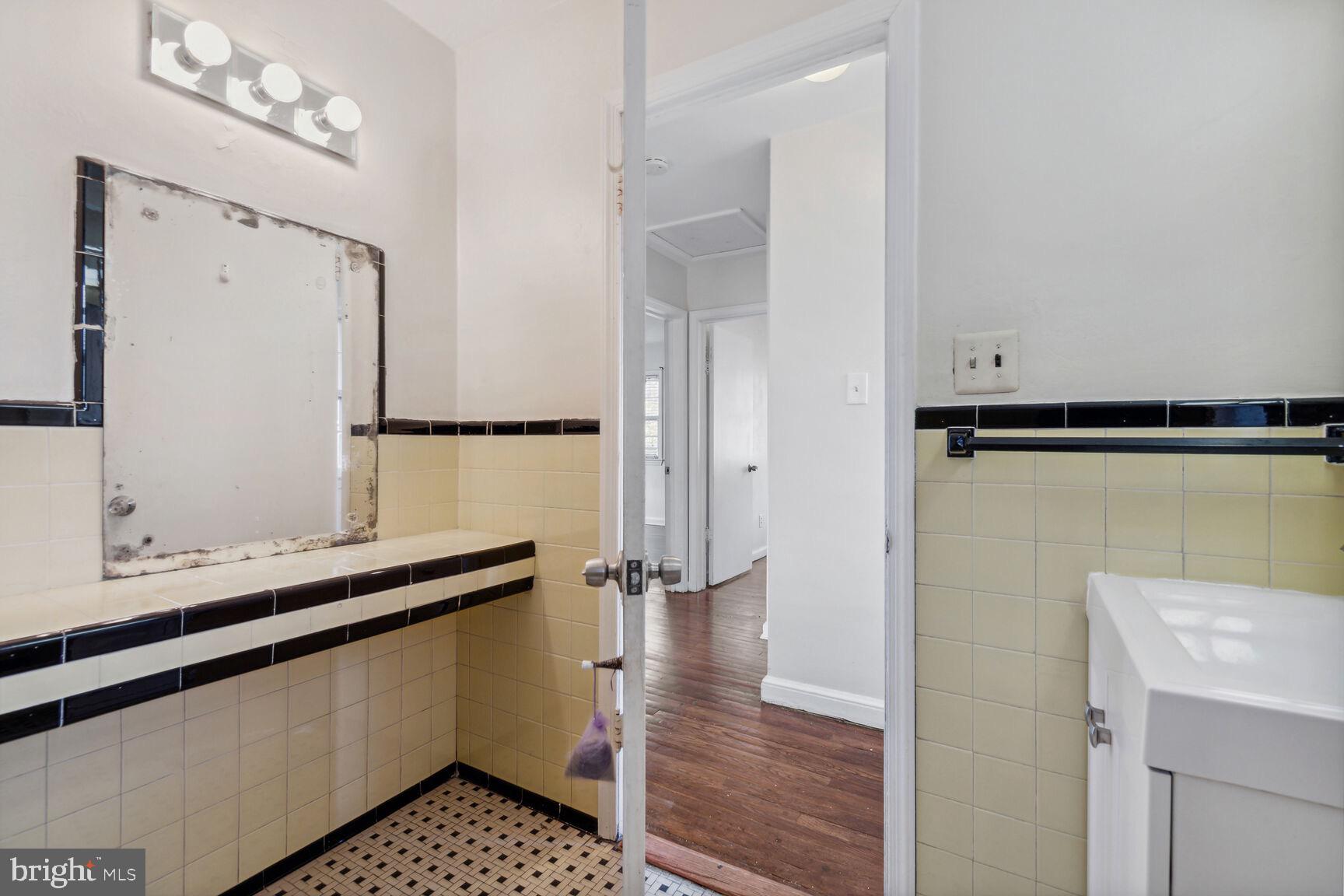 11703 Broadview ROAD