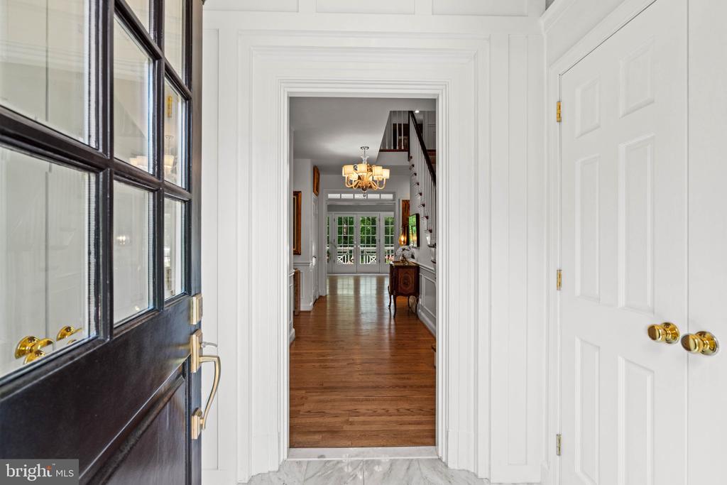 8 FARMINGTON COURT