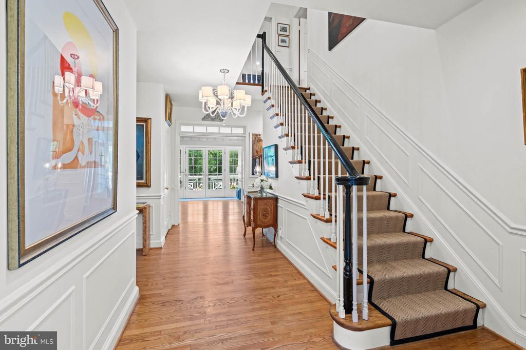 8 FARMINGTON COURT