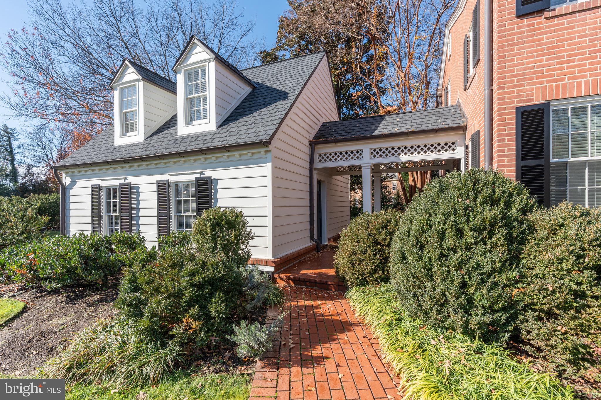 616 FORT WILLIAMS PARKWAY