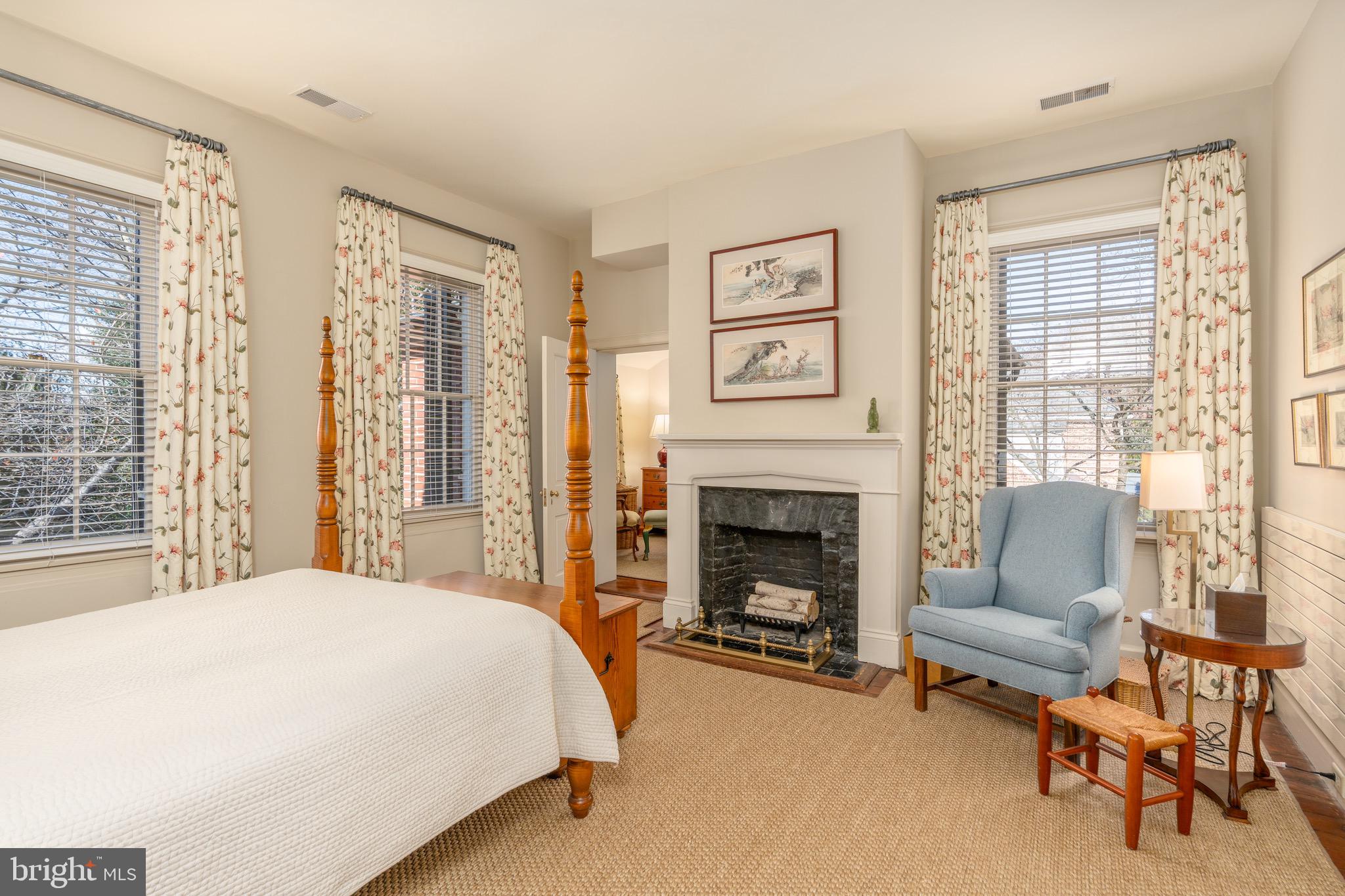 616 FORT WILLIAMS PARKWAY