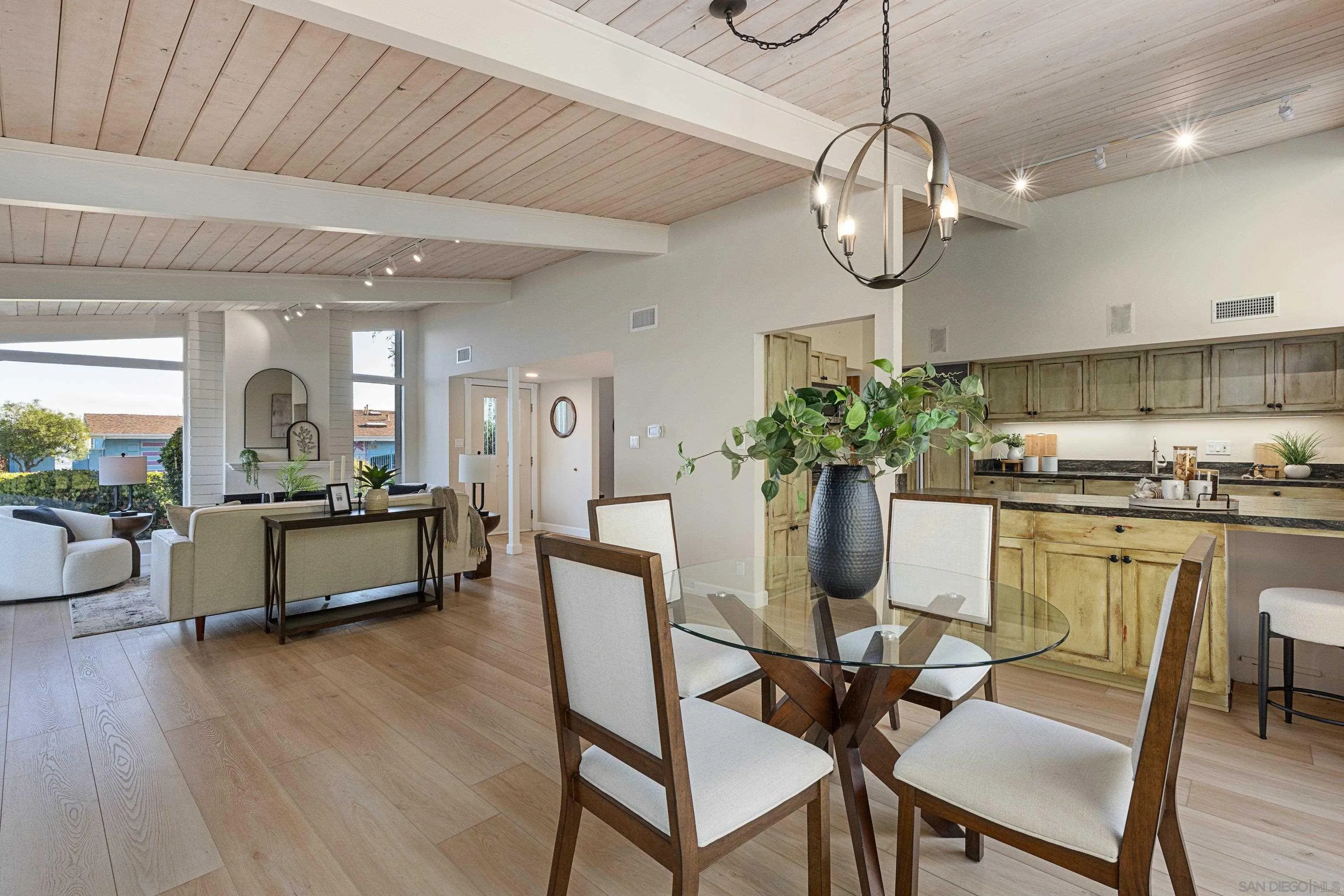 5145 San Aquario Dr