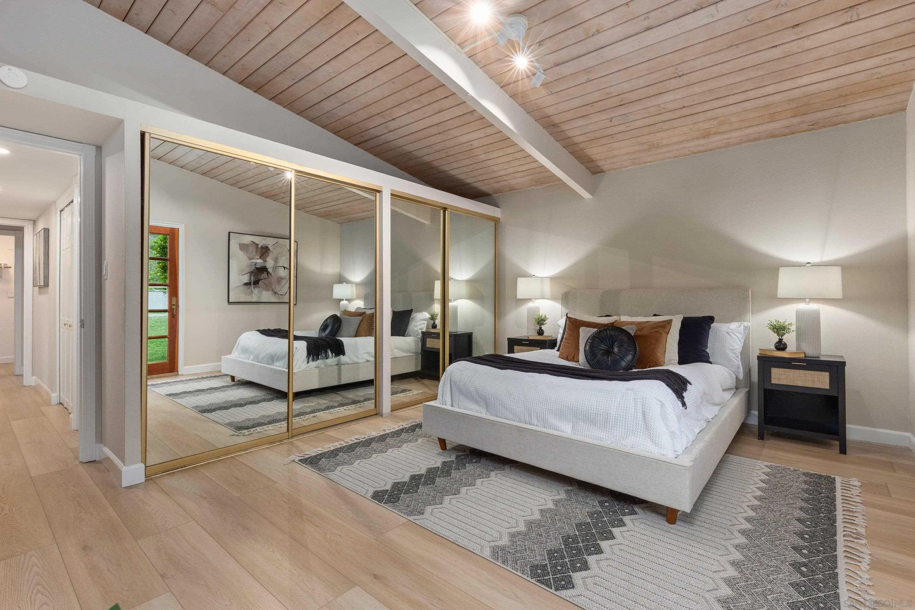 5145 San Aquario Dr