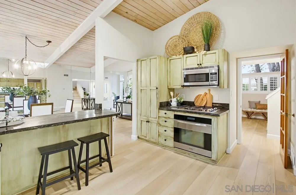 5145 San Aquario Dr