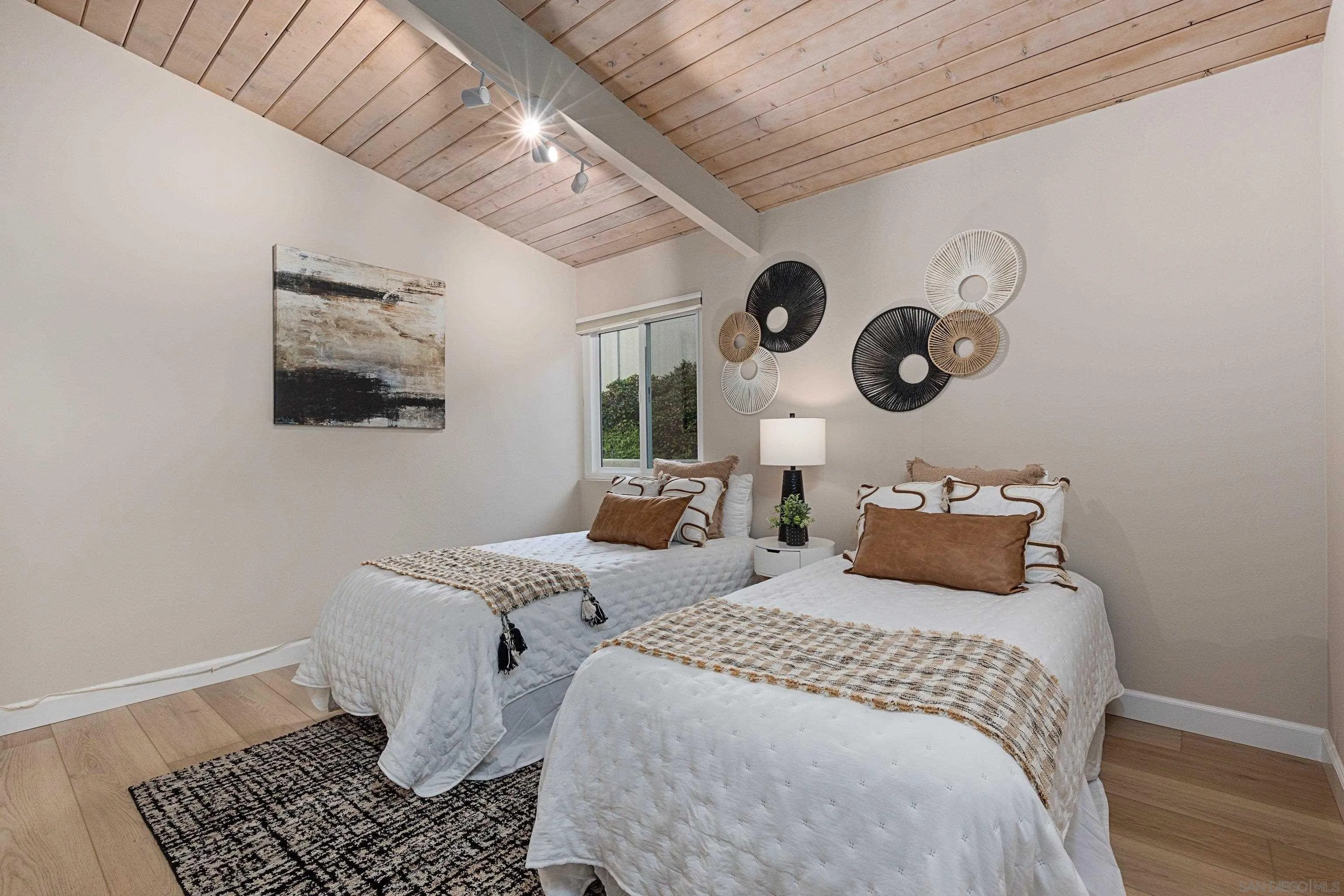 5145 San Aquario Dr