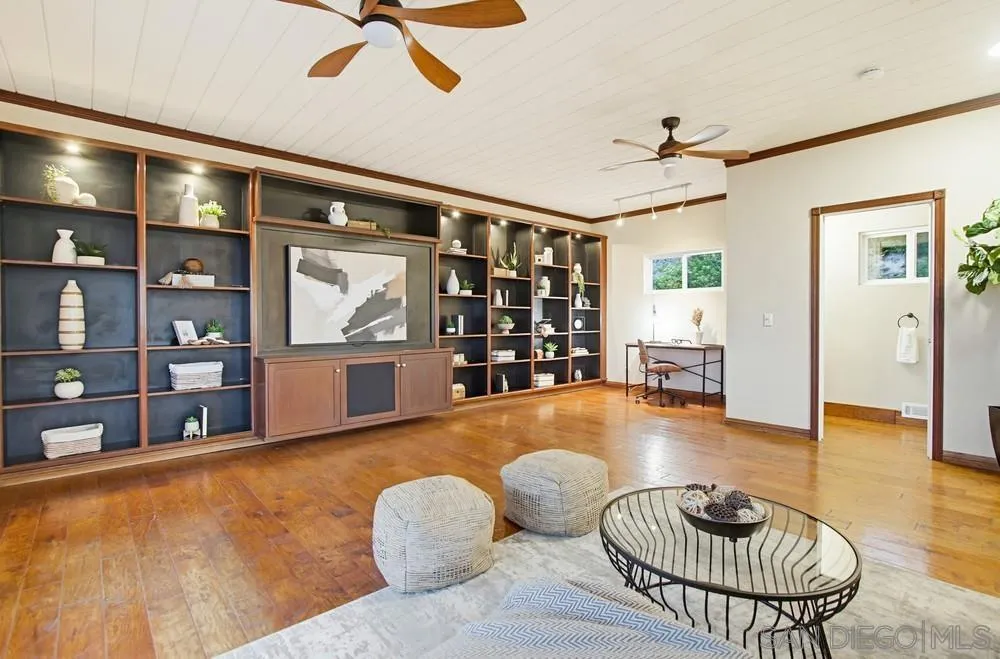 5145 San Aquario Dr