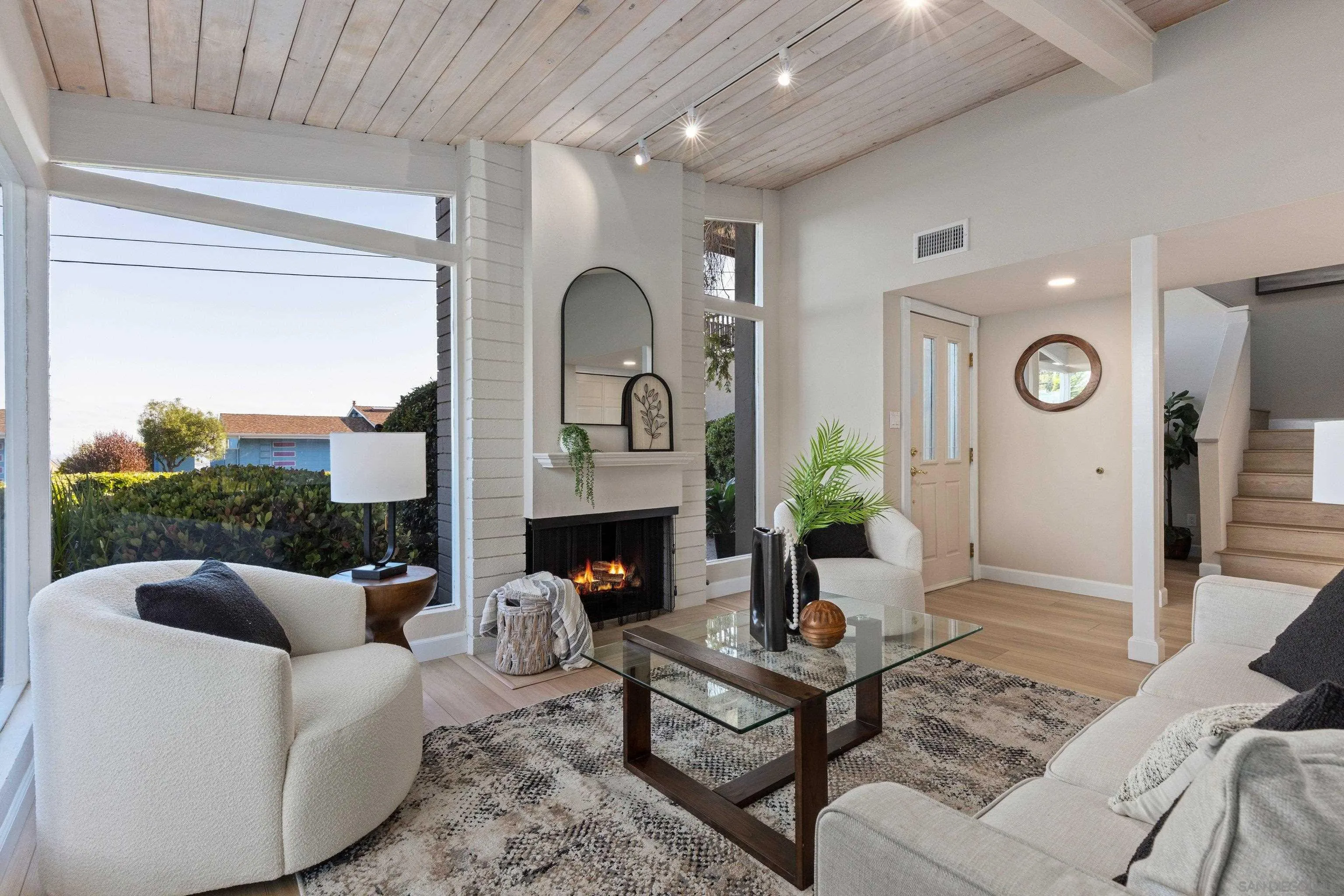 5145 San Aquario Dr
