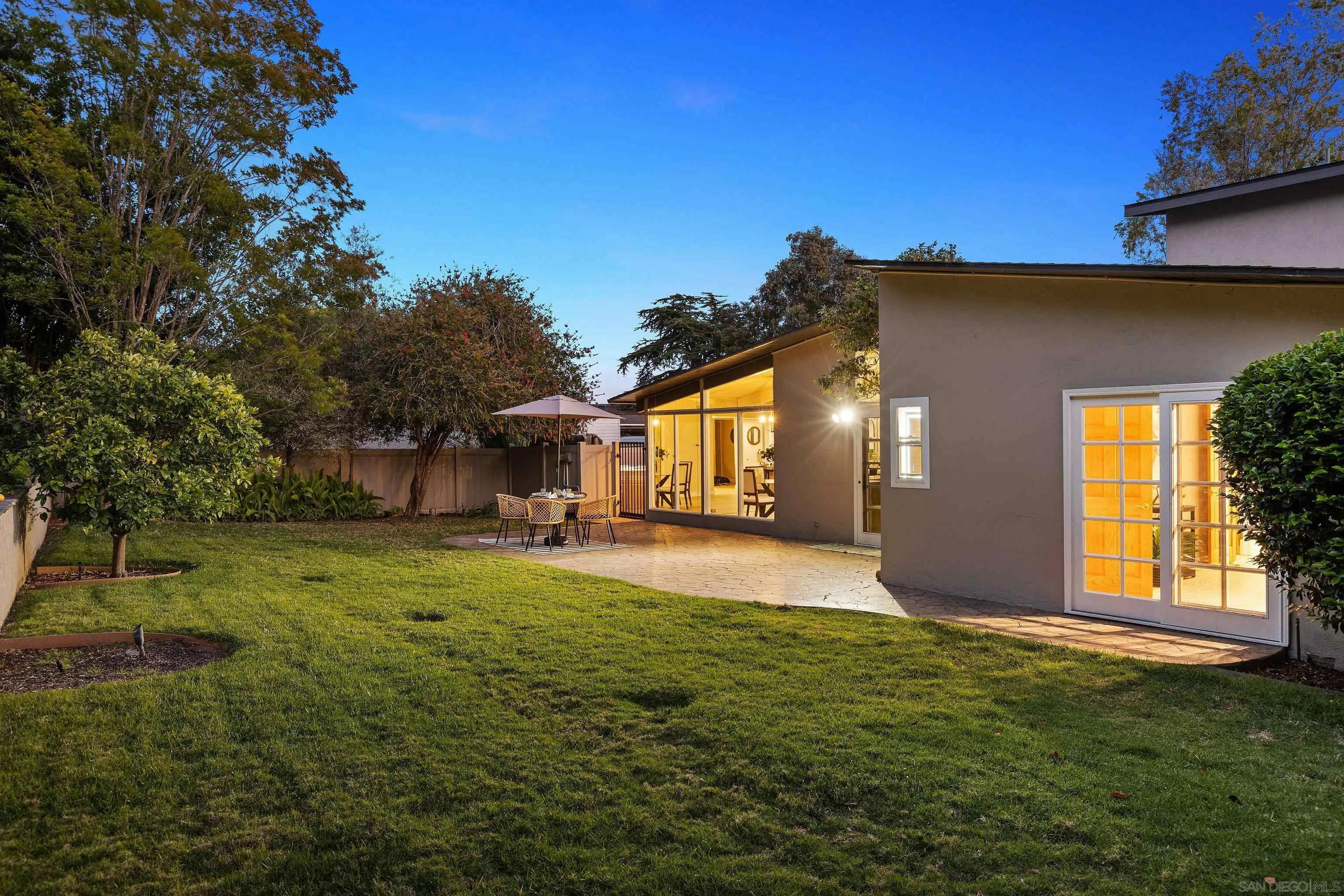 5145 San Aquario Dr