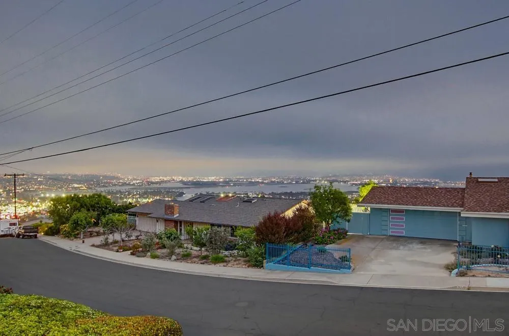 5145 San Aquario Dr