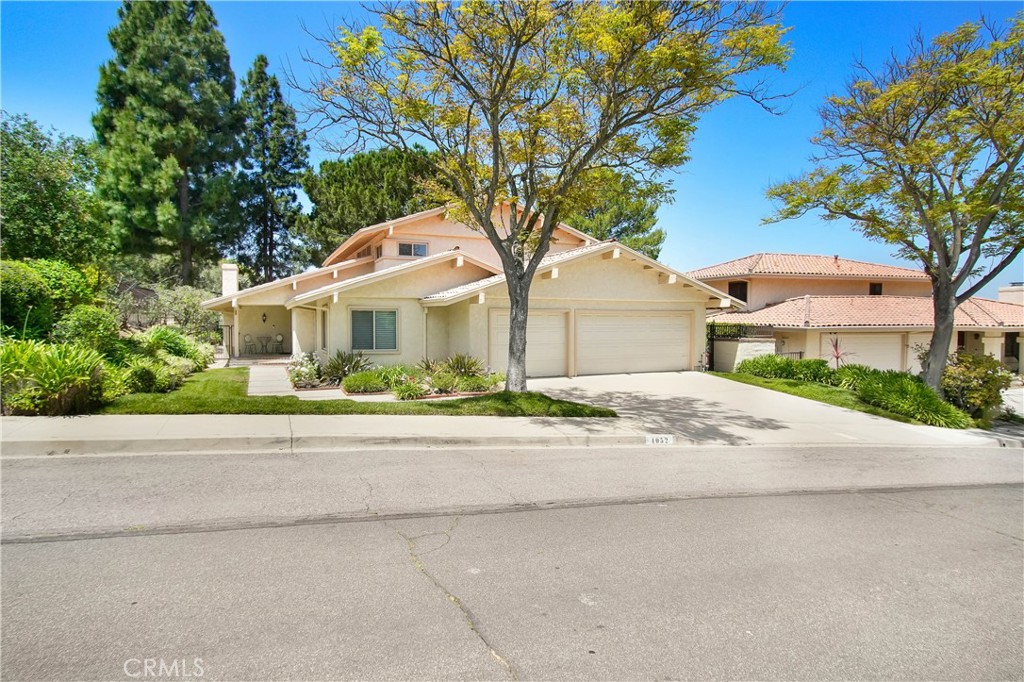 4052 Avenida Verano