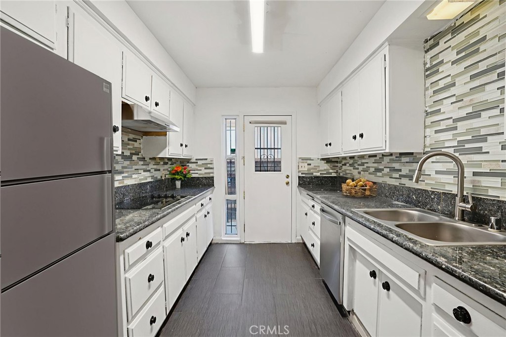 320 E Spruce