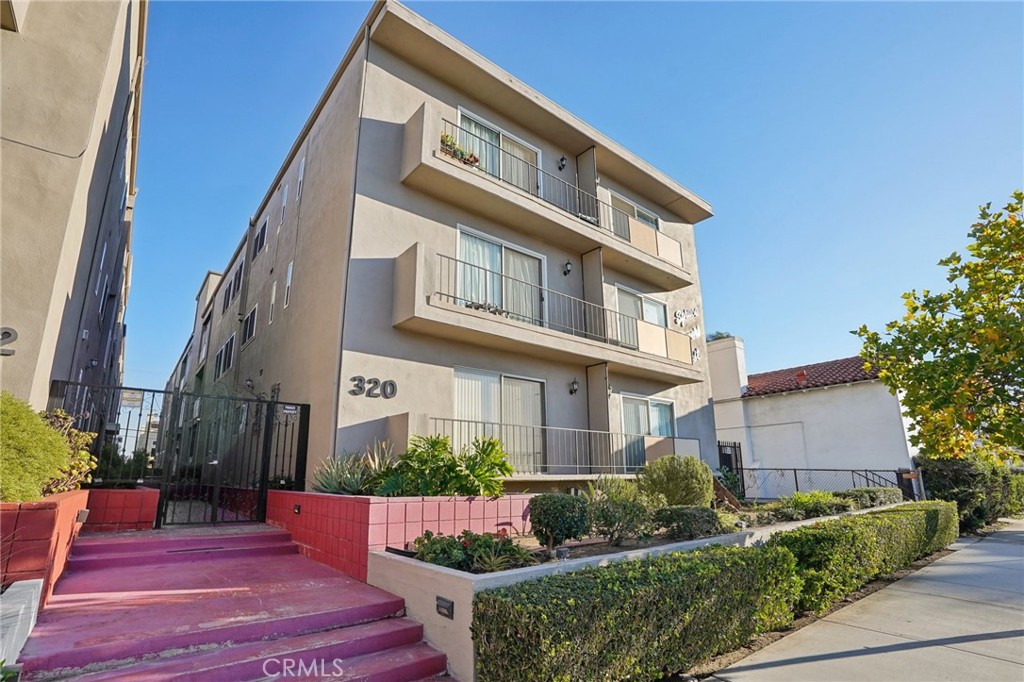 320 E Spruce