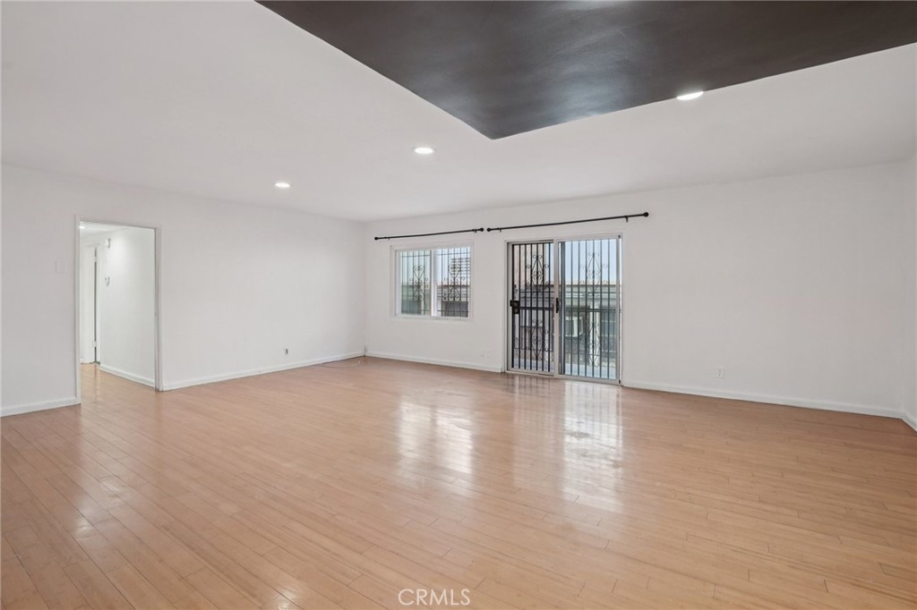 320 E Spruce