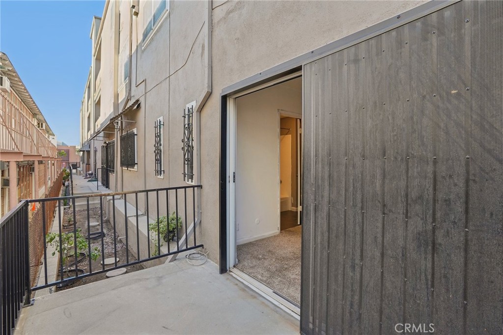 320 E Spruce