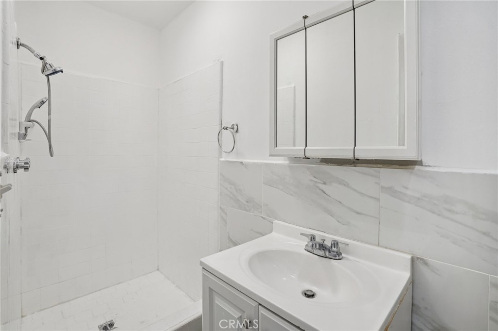 320 E Spruce