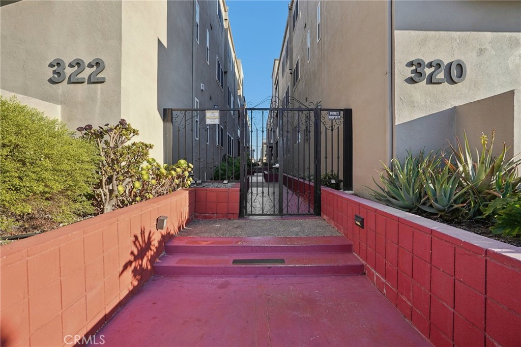 320 E Spruce