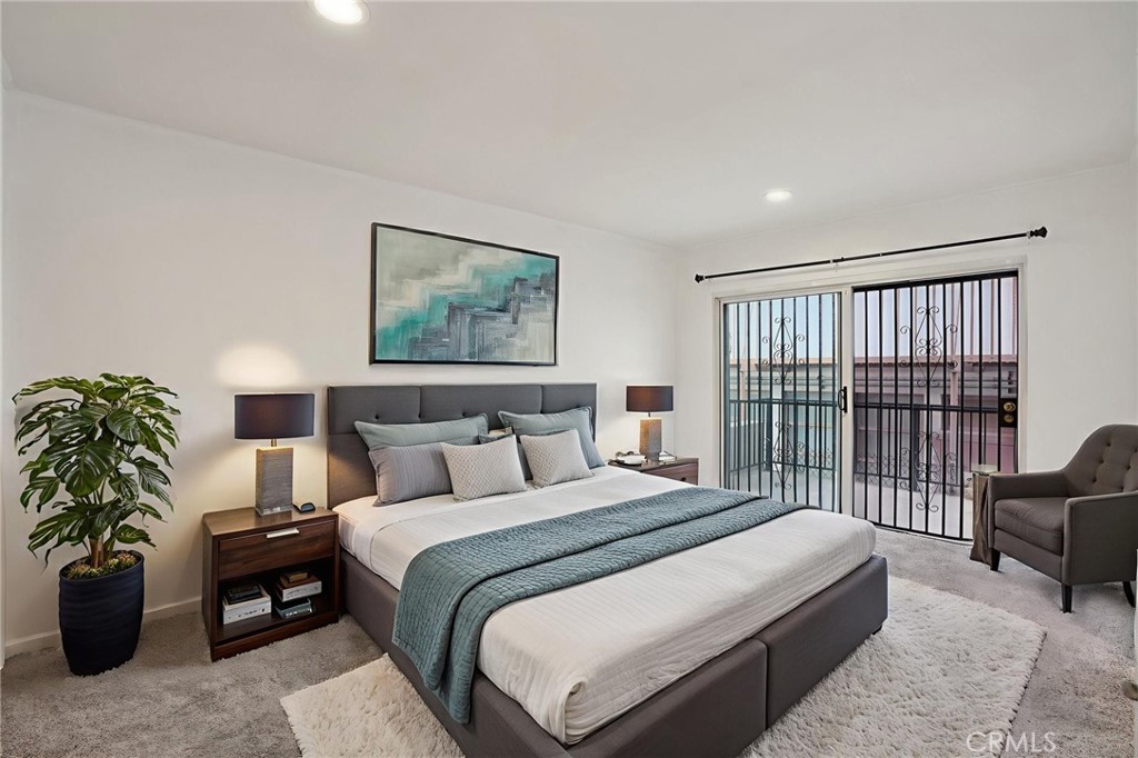 320 E Spruce