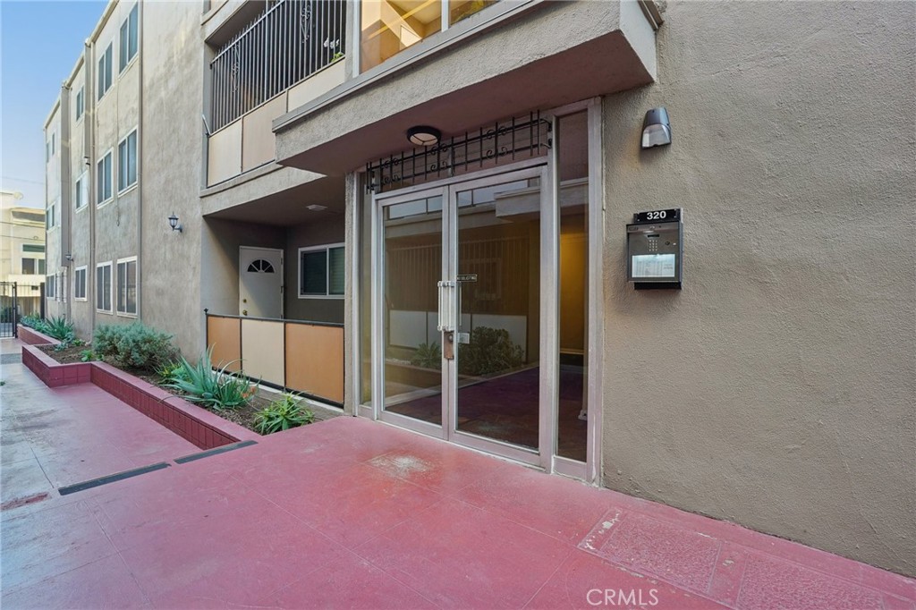 320 E Spruce