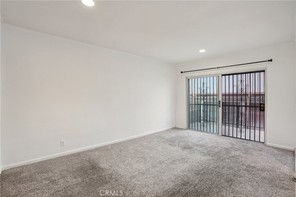 320 E Spruce