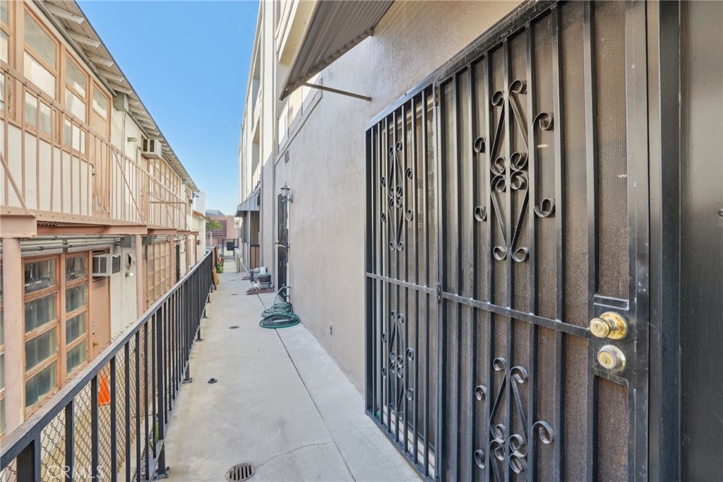 320 E Spruce