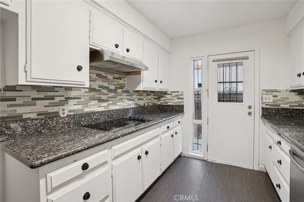 320 E Spruce