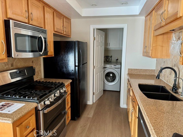 6537 Woodburn