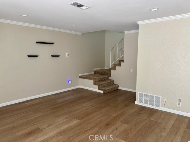 6537 Woodburn