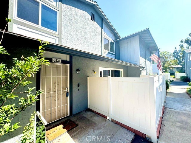 6537 Woodburn