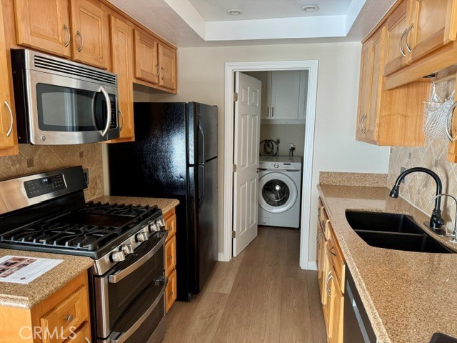6537 Woodburn