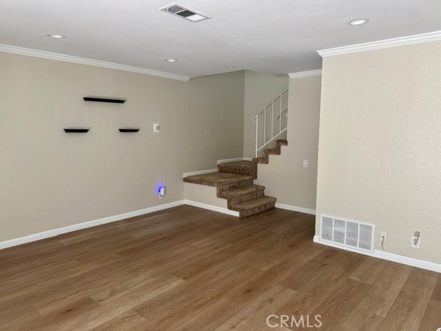 6537 Woodburn