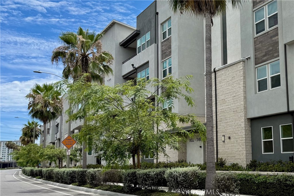 1130 S Urbana