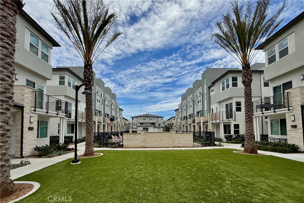 1130 S Urbana