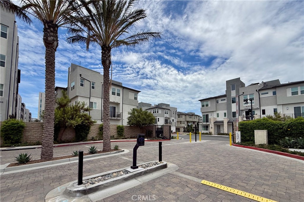1130 S Urbana