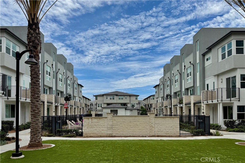 1130 S Urbana