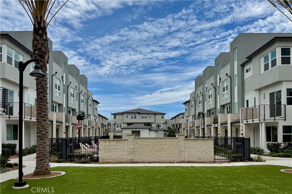 1130 S Urbana