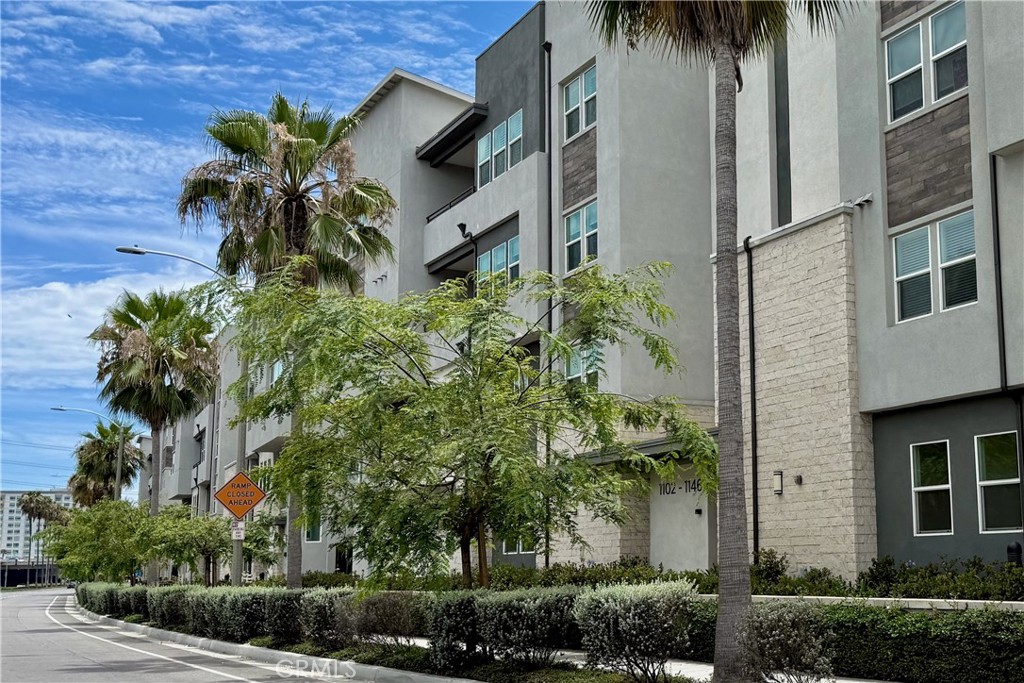 1130 S Urbana