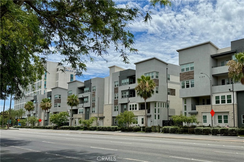 1130 S Urbana
