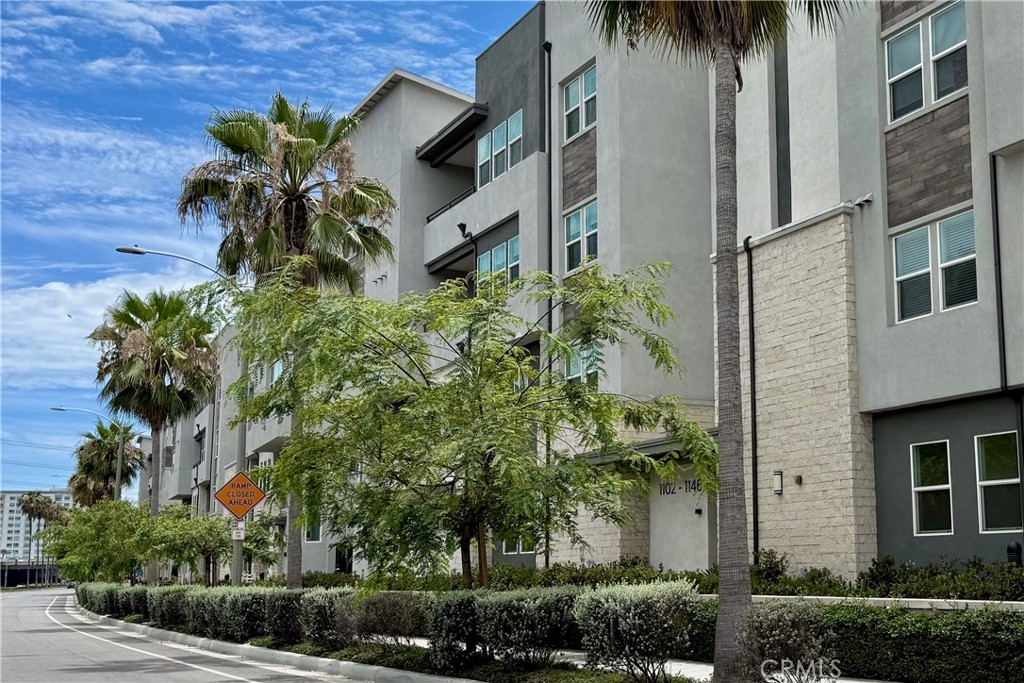 1130 S Urbana