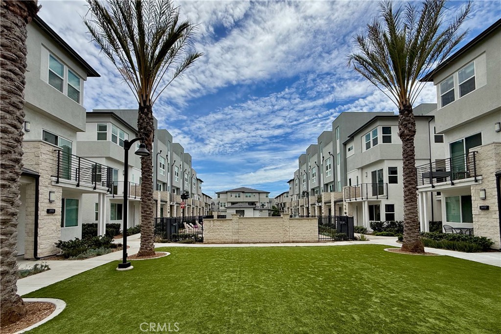 1130 S Urbana