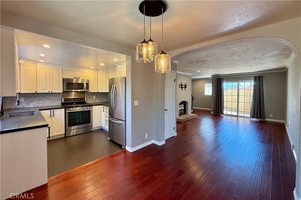 3935 W 182nd W