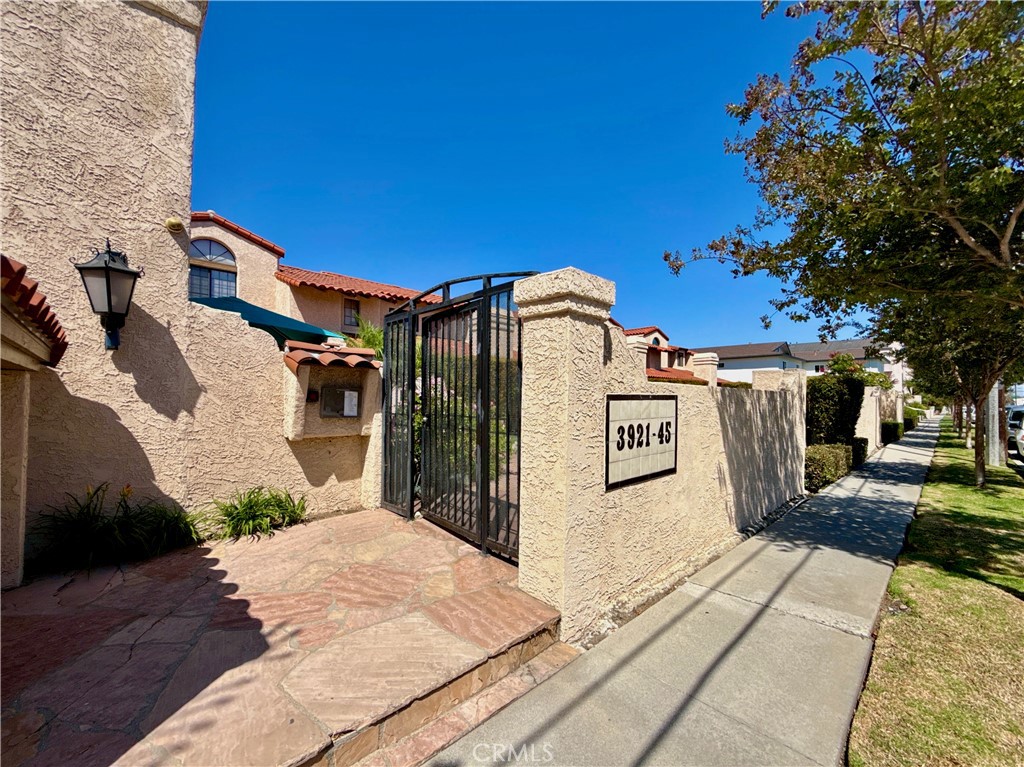 3935 W 182nd W