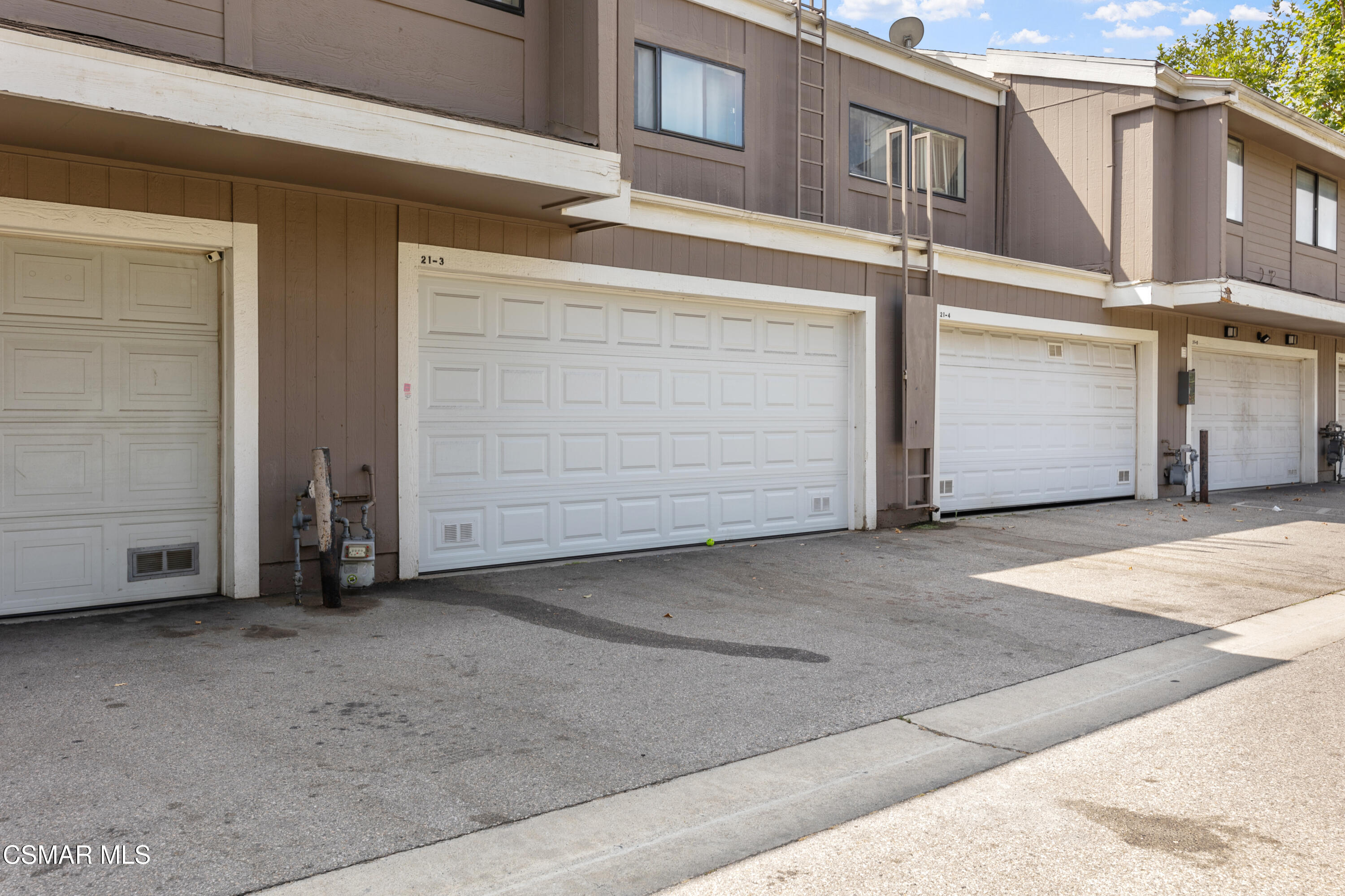12521 Bradley Avenue, 3