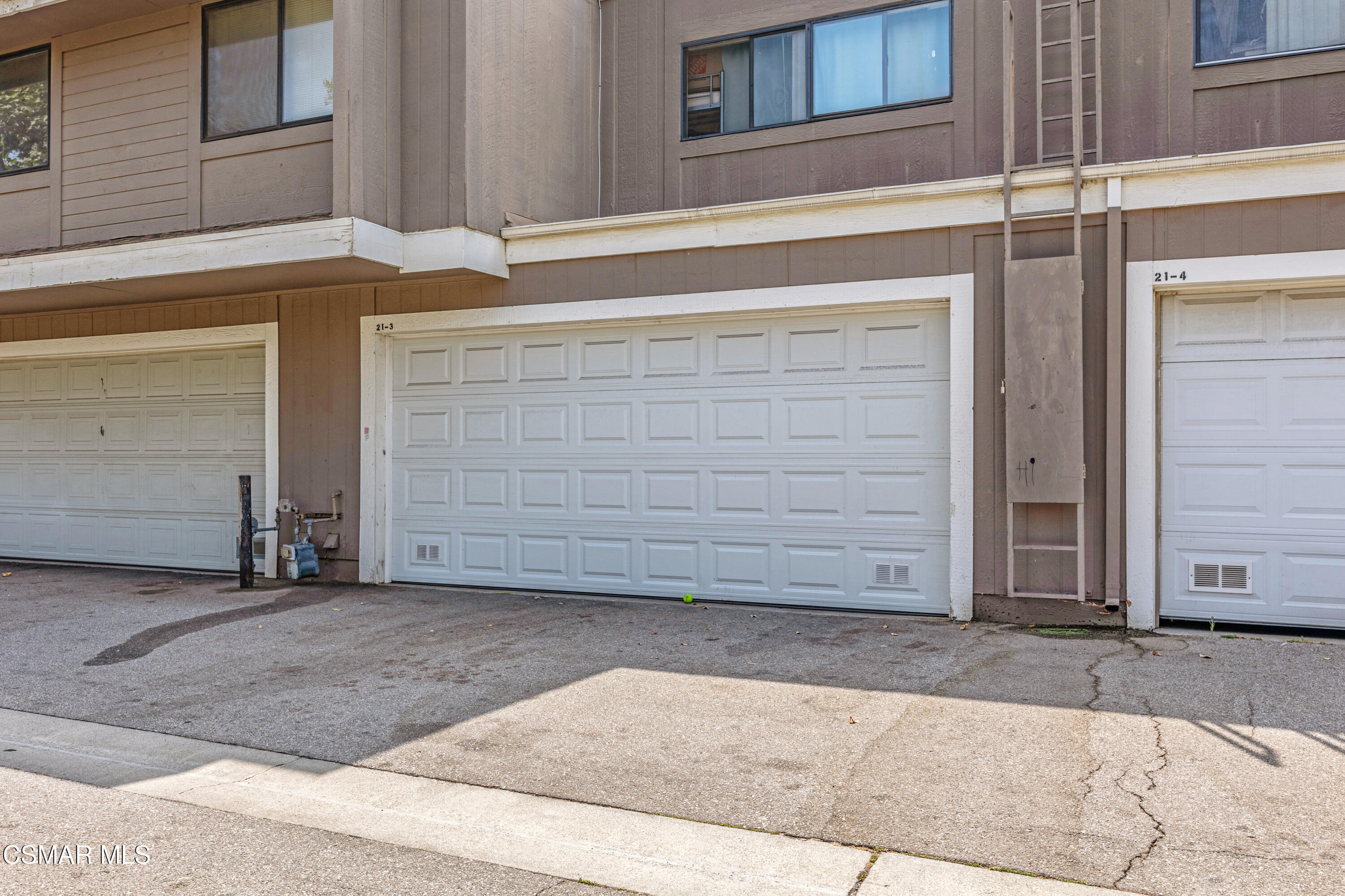 12521 Bradley Avenue, 3