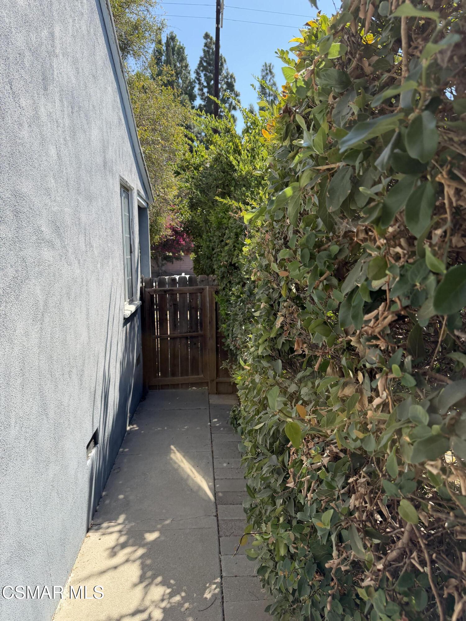 8847 Lindley Avenue